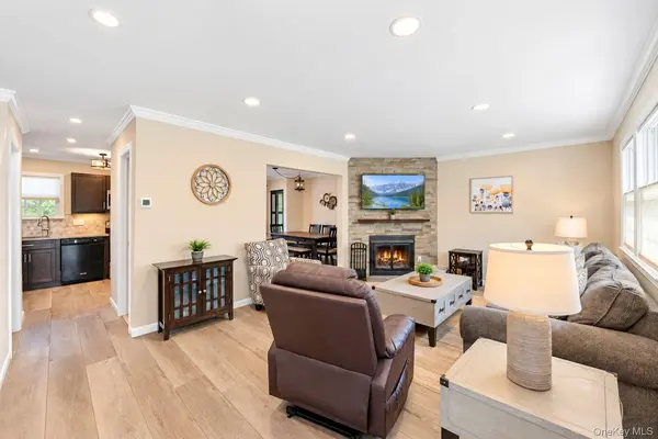 2 Adams Commons, Yaphank, NY 11980