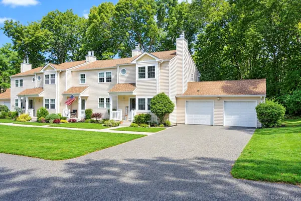 2 Adams Commons, Yaphank, NY 11980