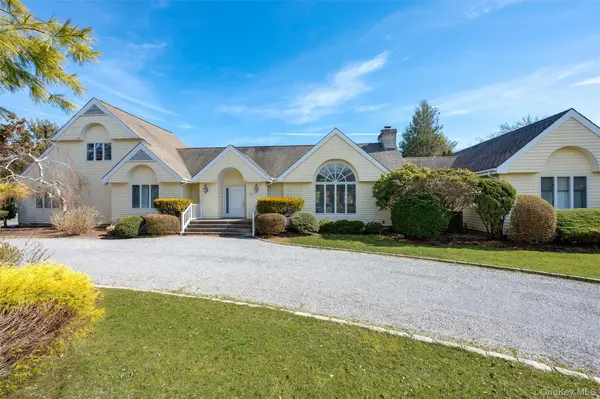 16 Laila LN, Remsenburg, NY 11960
