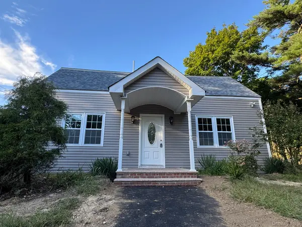 4 Barnes RD, Moriches, NY 11955