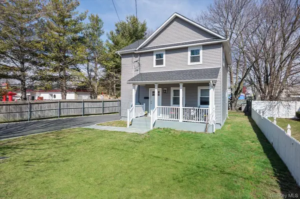 8 E 14th ST, Huntington Station, NY 11746