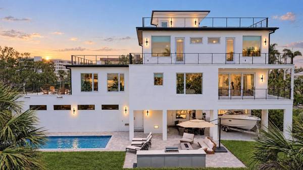 8800 MIDNIGHT PASS RD, Sarasota, FL 34242