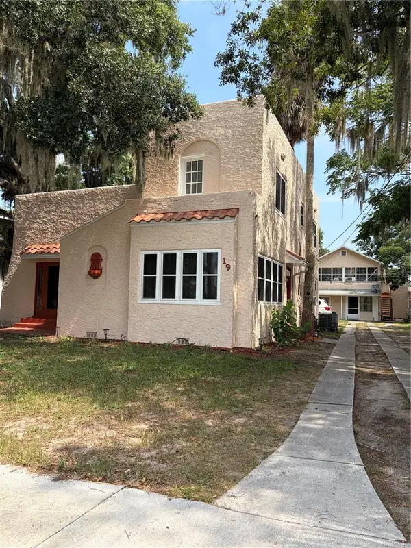 19 W PENDLETON AVE, Eustis, FL 32726