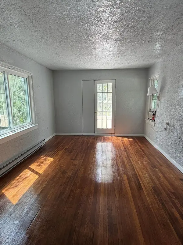 19 W PENDLETON AVE, Eustis, FL 32726