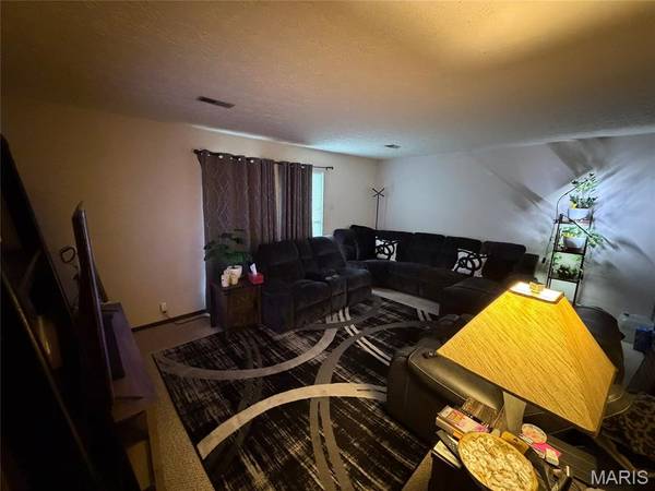 20-22 Carol DR, Collinsville, IL 62234