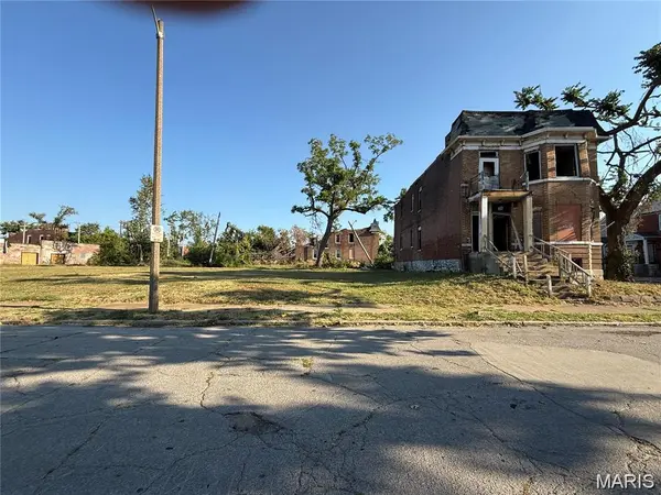 4845 Page BLVD, St Louis, MO 63113