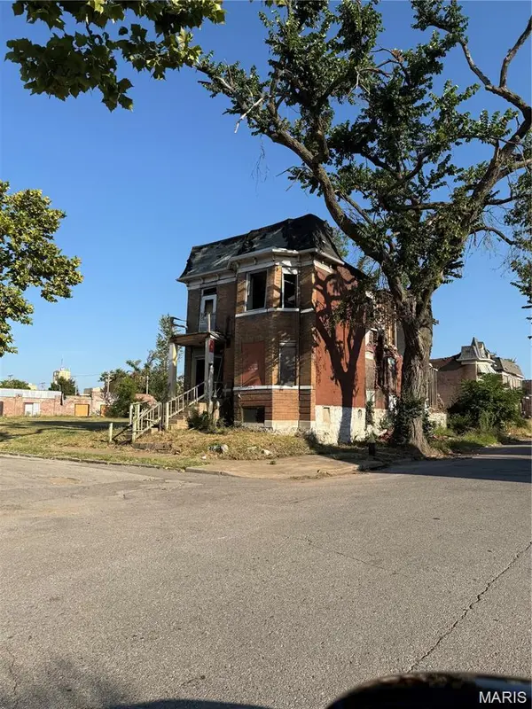 4845 Page BLVD, St Louis, MO 63113