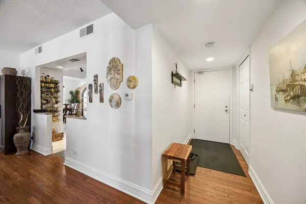 8350 W Addison ST #301, Chicago, IL 60634