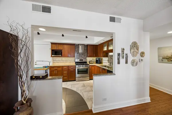 8350 W Addison ST #301, Chicago, IL 60634