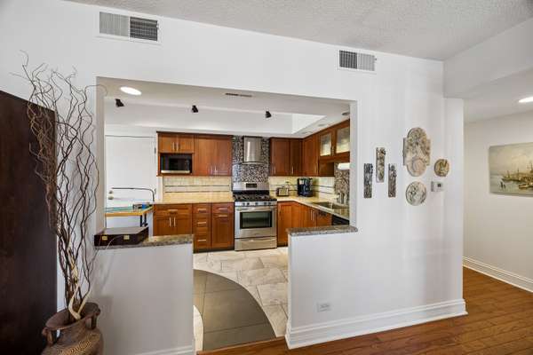 8350 W Addison ST #301, Chicago, IL 60634