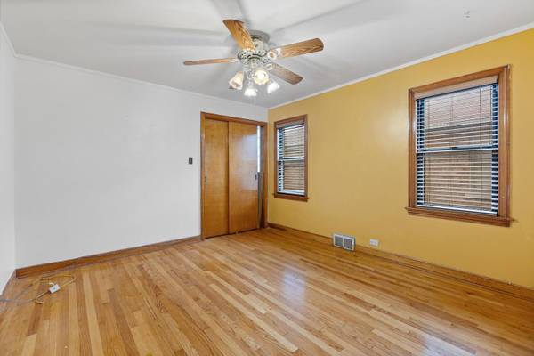 9055 S Luella AVE, Chicago, IL 60617