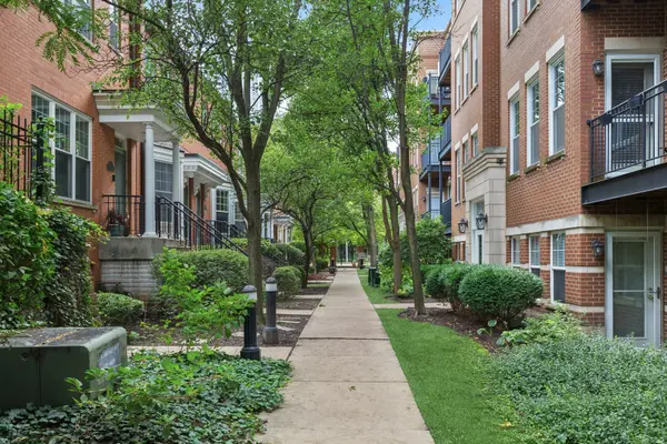301A W Goethe ST #201, Chicago, IL 60610