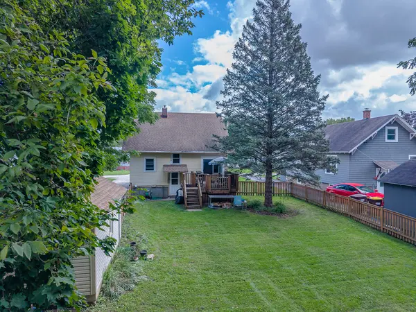 445 Pleasant ST, Woodstock, IL 60098