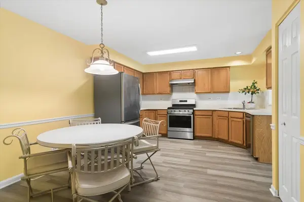 501 Grosse Pointe CIR, Vernon Hills, IL 60061