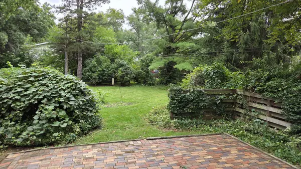 26W271 Parkway DR, Winfield, IL 60190