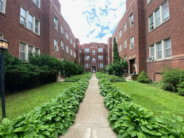 1345 1/2 W Touhy AVE #1W, Chicago, IL 60626