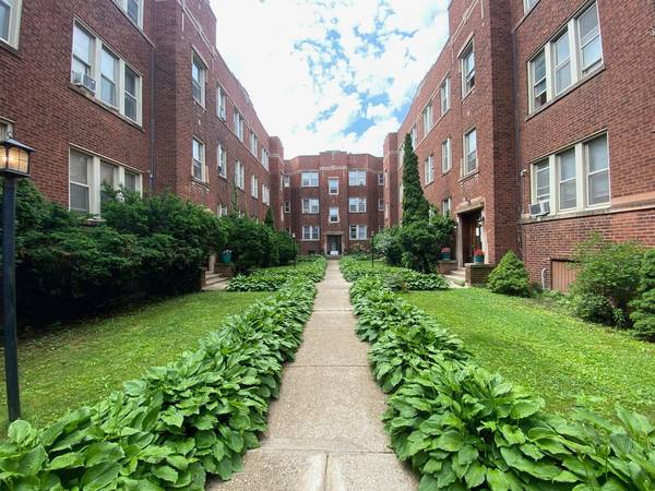 1345 1/2 W Touhy AVE #1W, Chicago, IL 60626