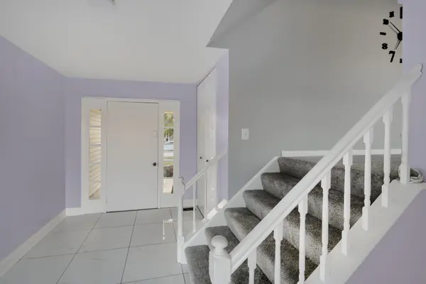 1465 William Clifford LN, Elk Grove Village, IL 60007