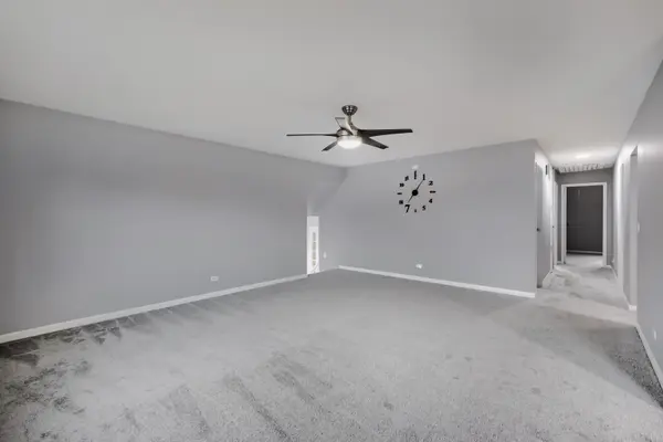 1465 William Clifford LN, Elk Grove Village, IL 60007