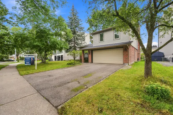 20 Sanderson CRES, Richmond Hill, ON L4C 5L4