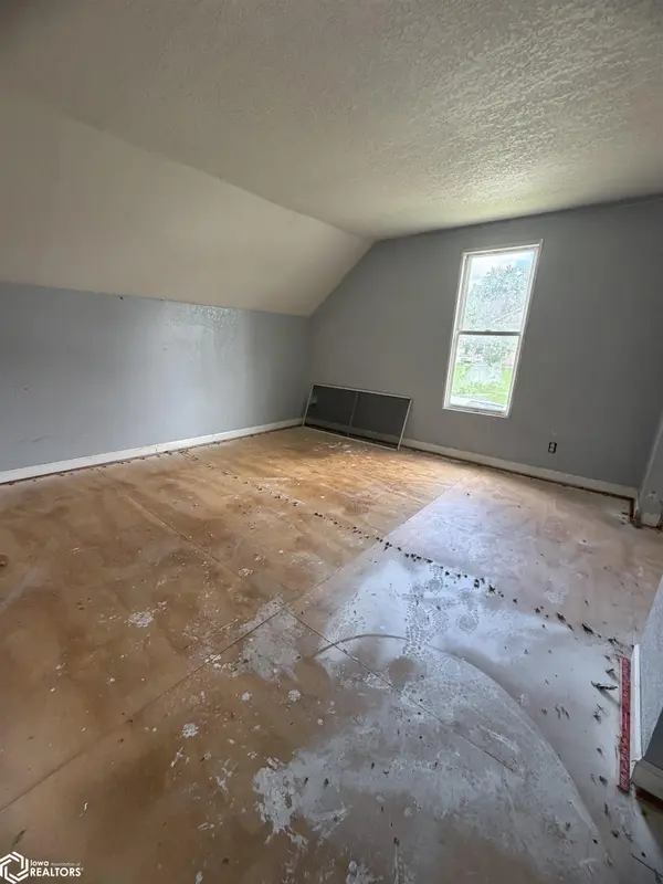 303 Buhrow ST, Laurel, IA 50141