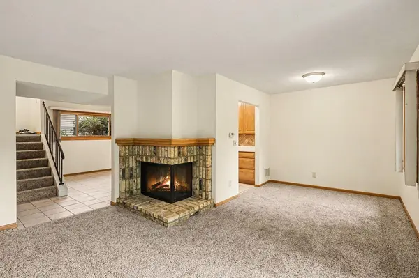 181 River Woods LN, Burnsville, MN 55337