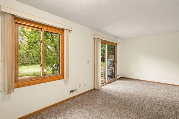 181 River Woods LN, Burnsville, MN 55337