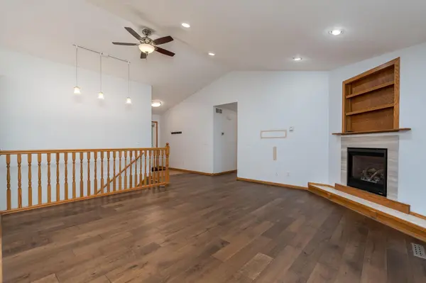 102 Loraine DR, Lake Crystal, MN 56055