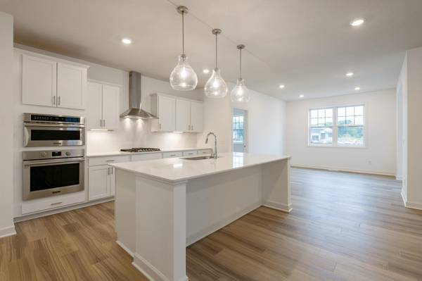 5180 Long Pointe Bay, Woodbury, MN 55129