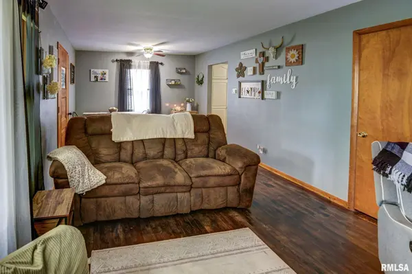 1200 BROWN CT, Taylorville, IL 62568