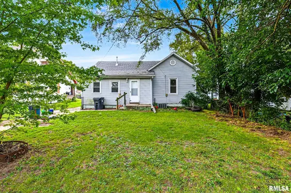 1215 CAROLINE ST, Pekin, IL 61554