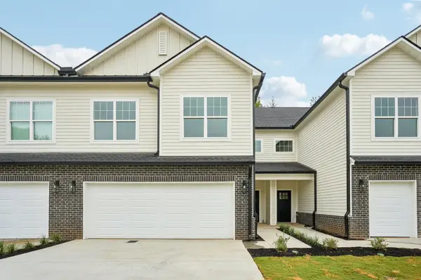 1064 Stagecoach Dr, White House, TN 37188