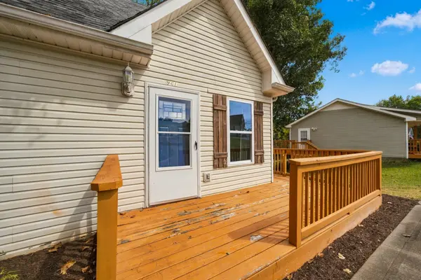 941 Applegrove Cir, Clarksville, TN 37040