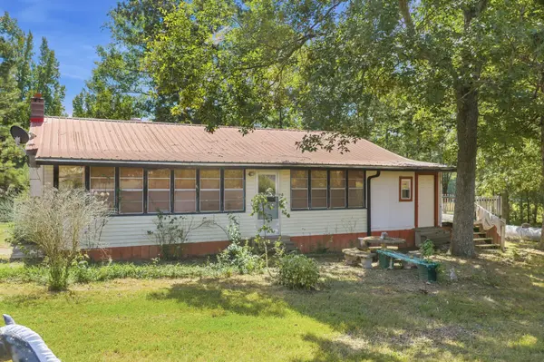 395 Martin Cir, Lobelville, TN 37097