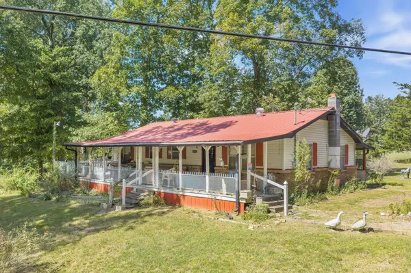 395 Martin Cir, Lobelville, TN 37097
