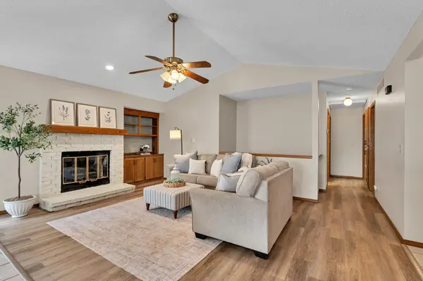 2048 N Murray St, Wichita, KS 67212