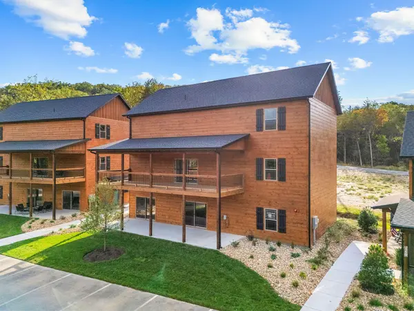 120 Pavilion CT, Hollister, MO 65672