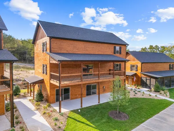 120 Pavilion CT, Hollister, MO 65672