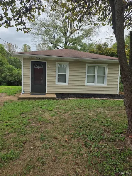 526 Valencia DR, Belleville, IL 62223
