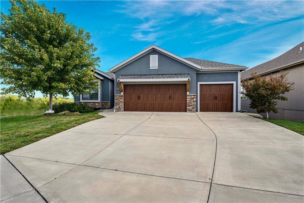 8311 Pickering ST, Lenexa, KS 66227