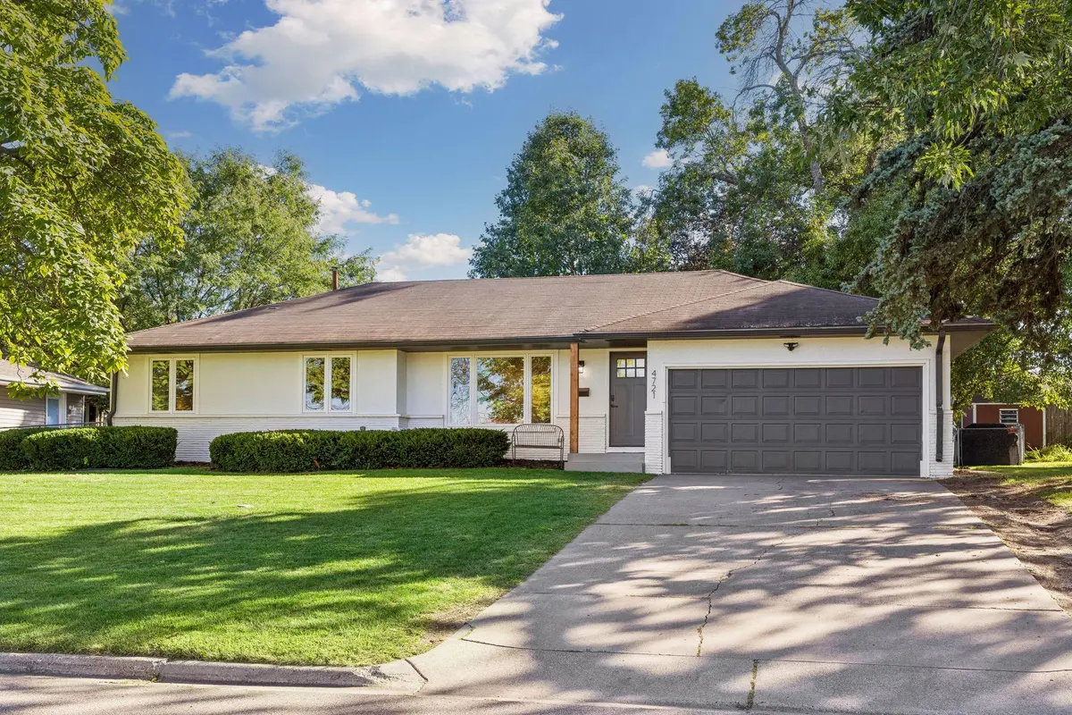 4721 School RD, Edina, MN 55424