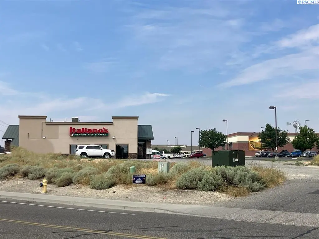 4800 Paradise Way, West Richland, WA 99353