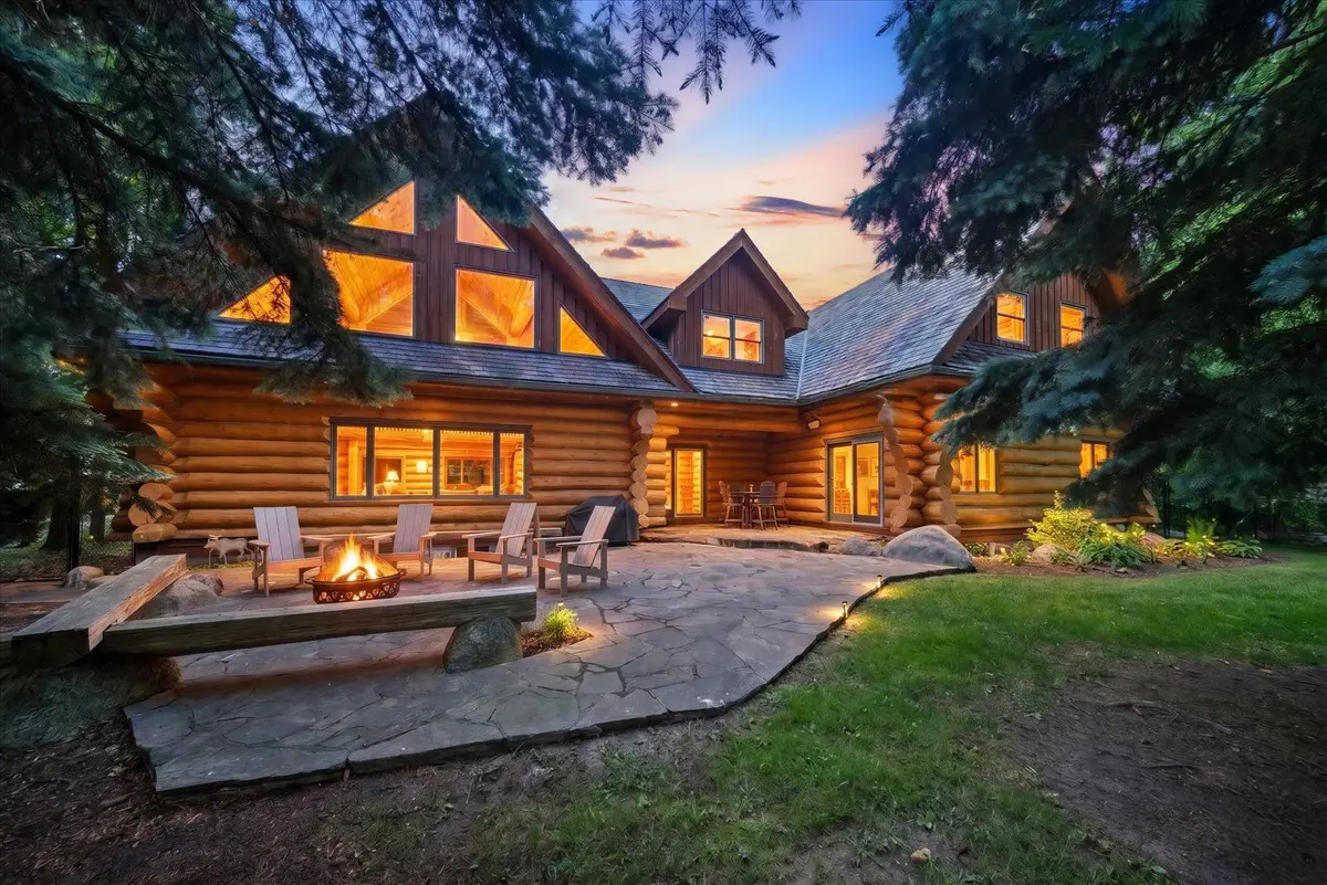 142 Craigleith RD, Blue Mountains, ON L9Y 0S3
