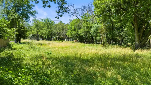 203 E Cypress ST, Johnson City, TX 78636