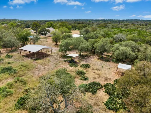 30 Country Oaks DR, Buda, TX 78610