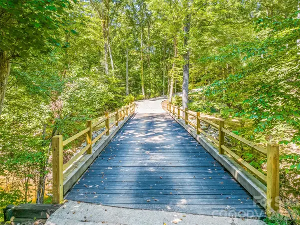 144 Cliff Side TRL, Pilot Mountain, NC 27041