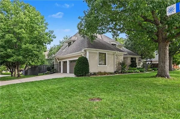 5506 W 82nd PL, Prairie Village, KS 66208