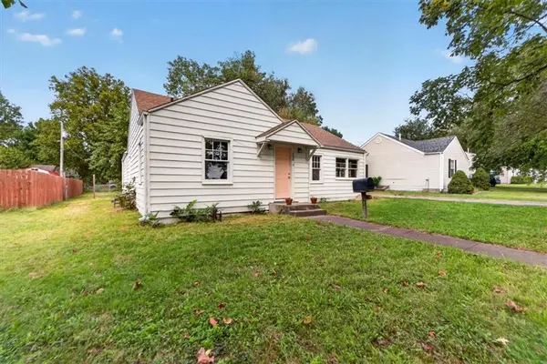 708 W South ST, Harrisonville, MO 64701