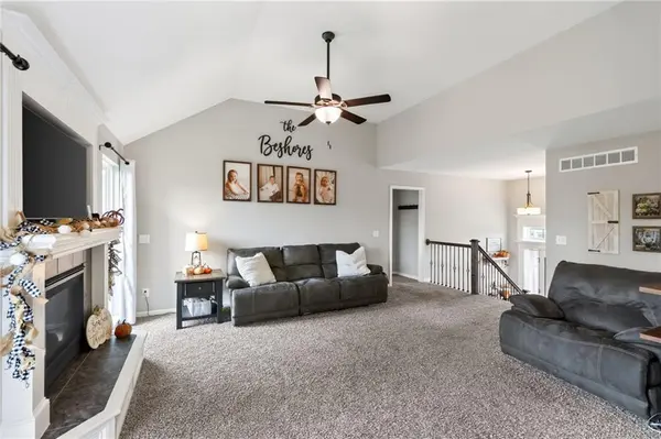 902 N Cottonwood ST, Kearney, MO 64060