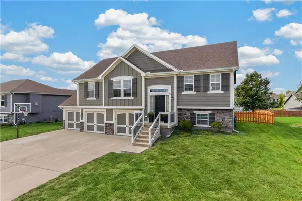 902 N Cottonwood ST, Kearney, MO 64060